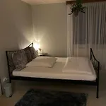 Privartzimmer 'ausfahrt Freihalten' בית אירוח *