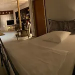 Privartzimmer 'ausfahrt Freihalten' Privat bolig Husum (Schleswig-Holstein)
