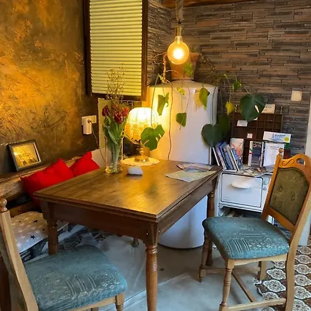 Privartzimmer 'ausfahrt Freihalten' フースム