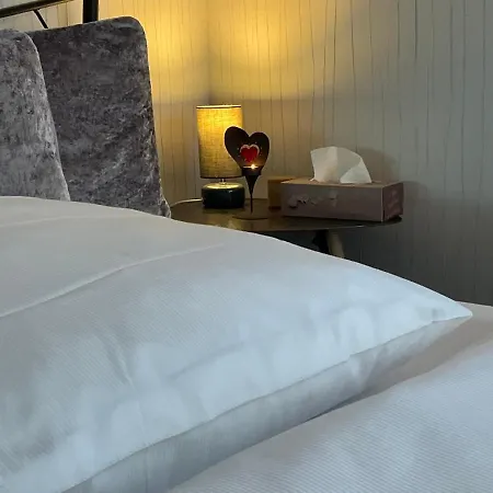 Privartzimmer 'ausfahrt Freihalten' ホームステイ フースム