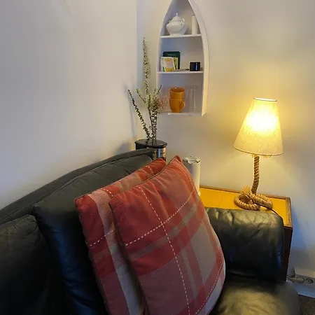 Privartzimmer 'ausfahrt Freihalten' ホームステイ *