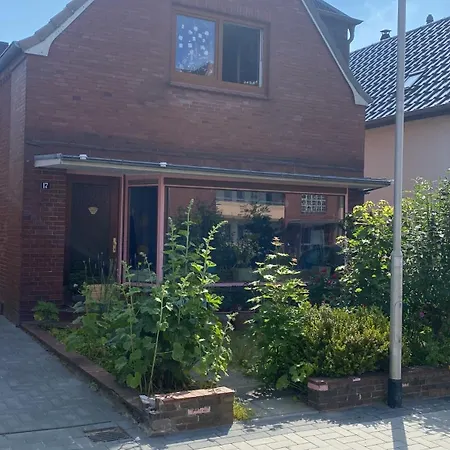 ホームステイ Privartzimmer 'ausfahrt Freihalten' フースム