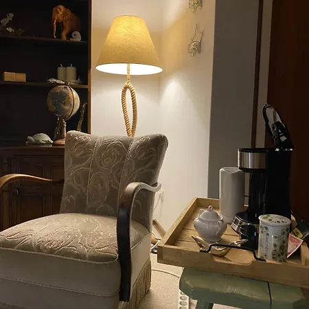 Privartzimmer 'ausfahrt Freihalten' Husum (Schleswig-Holstein)