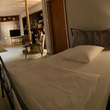 Privartzimmer 'ausfahrt Freihalten' ホームステイ フースム