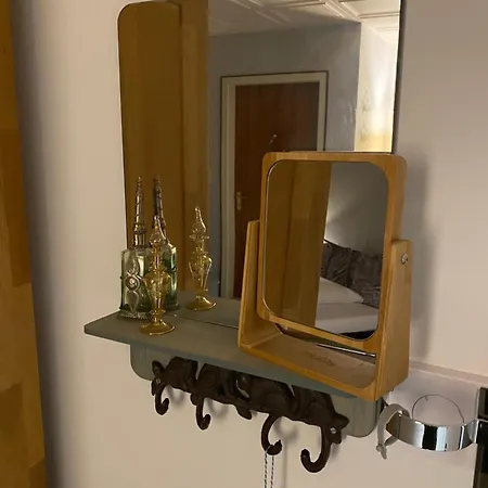 ホームステイ Privartzimmer 'ausfahrt Freihalten' *