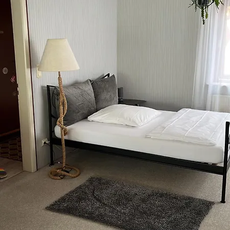 Privartzimmer 'ausfahrt Freihalten' *