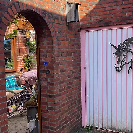 Privartzimmer 'ausfahrt Freihalten' Husum (Schleswig-Holstein)