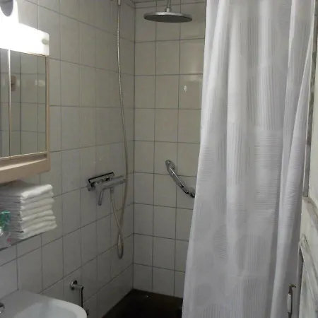 Privartzimmer 'ausfahrt Freihalten' *